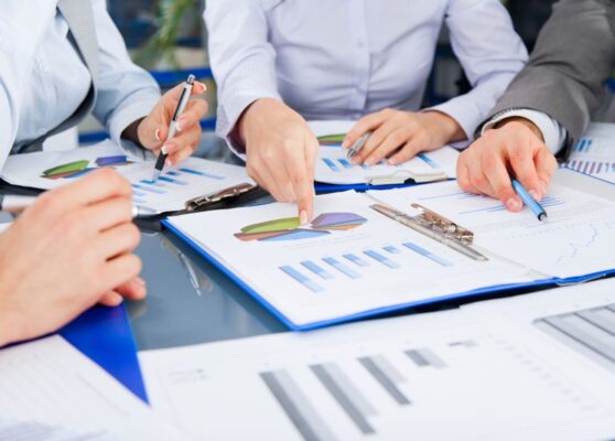 business_people_with_charts (1)